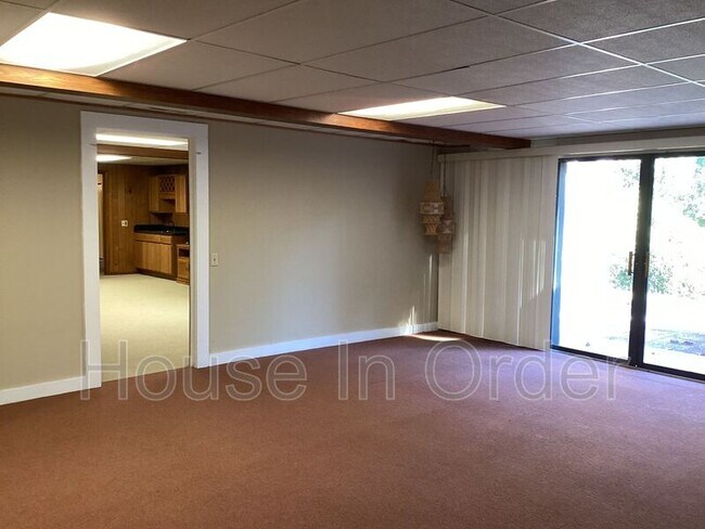 Building Photo - 112 Crooked Creek Rd