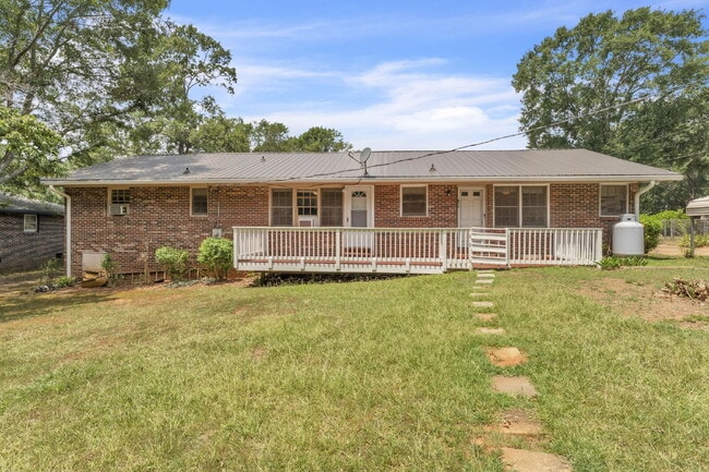 Building Photo - Charming 3-Bed, 2-Bath Haven in Anderson w...