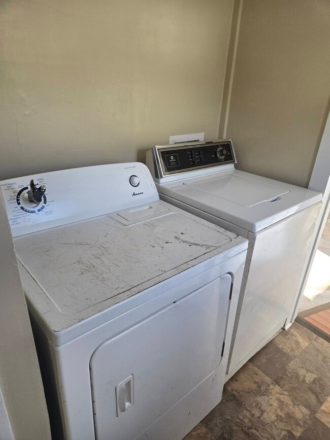 Building Photo - 1500 Adam St