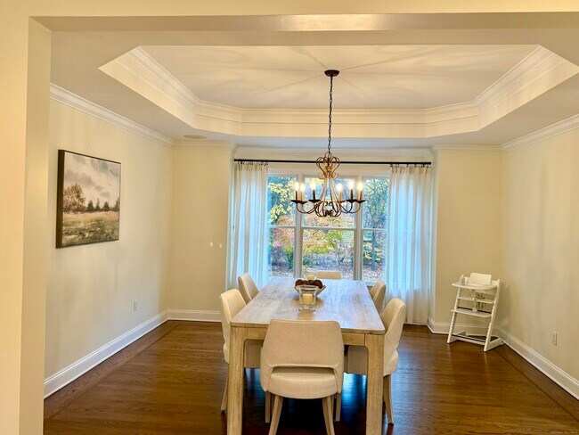 Building Photo - 368 Hoyt St