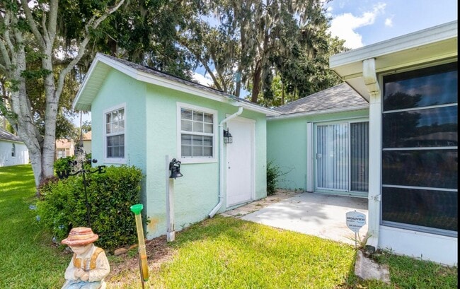 Building Photo - 3 Bedroom available in Daytona Beach