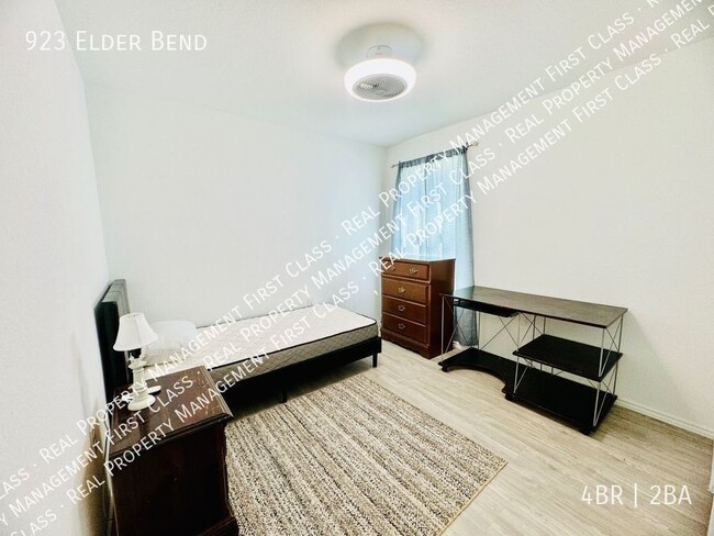 Building Photo - Must see fully furnished 4 BR, 2 BA in Mis...