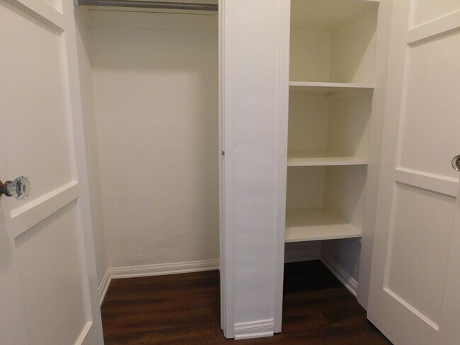 Building Photo - Sunset Drive, 4363-4377