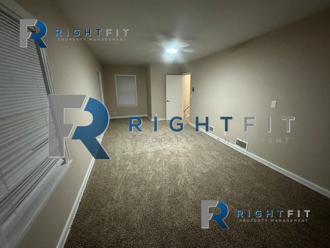 Building Photo - Charming House in Dayton