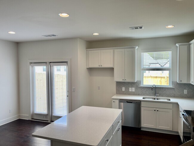 Building Photo - 123 Auburn Run Ln
