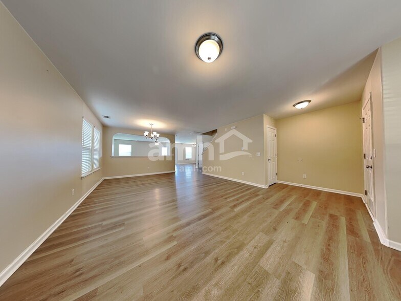 Building Photo - 38 Lake Shore Blvd