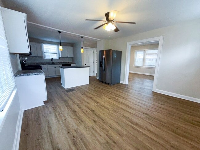 Building Photo - Gorgeous 3BR Renovation with Stylish Updates and Plenty of Space!