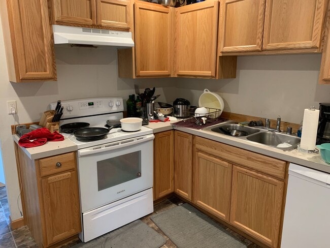 Building Photo - PRELEASING for Early September 2025! 6 bed...