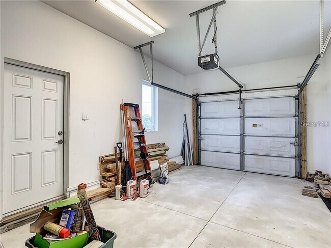 Building Photo - 631 Tahiti Ct