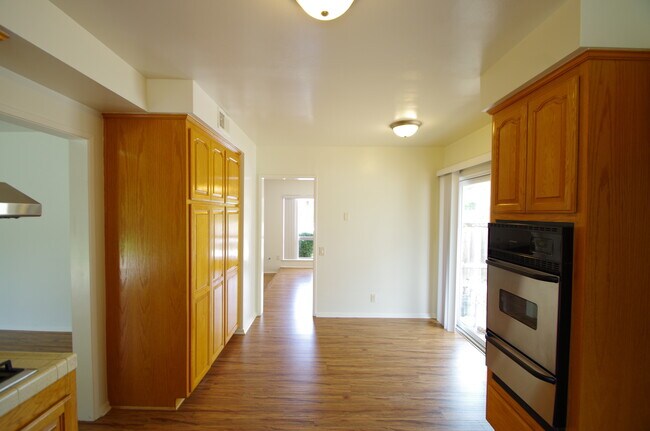 Building Photo - 1072 Hendrix Ave