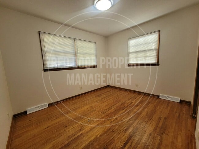 Building Photo - 1402 W Lotus St