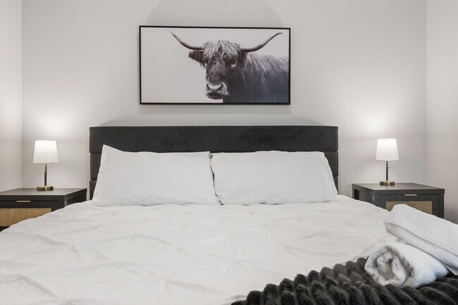 Building Photo - 5820 1/2 Cameron Rd