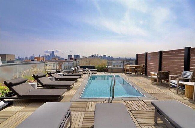 Building Photo - 1425 Hudson St