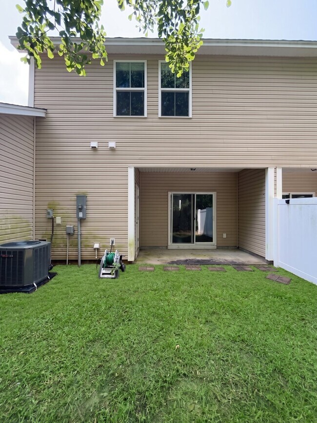 Building Photo - 7787 Montview Rd