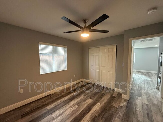 Building Photo - 805 W Yosemite Ave