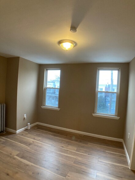 Building Photo - 2061 Wilmot St