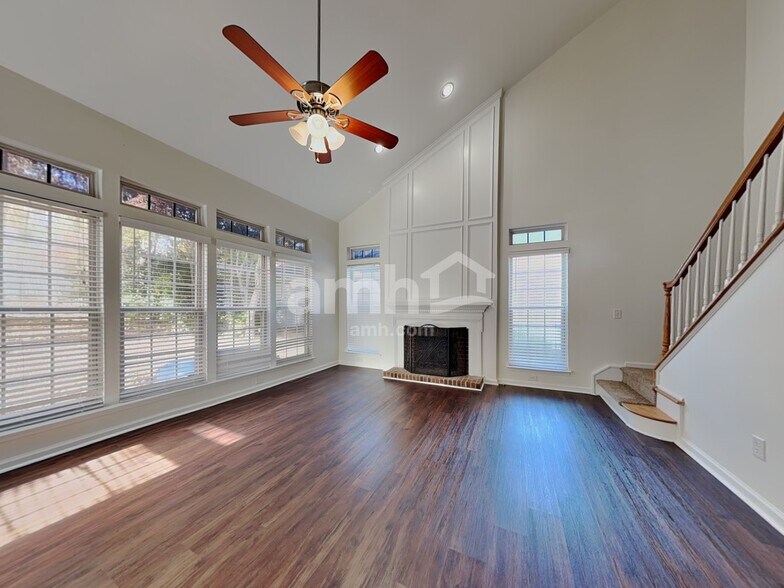 Building Photo - 219 Chandeleur Dr