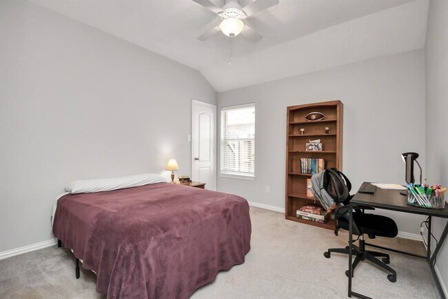 Building Photo - 6930 Hamilton Falls Ln