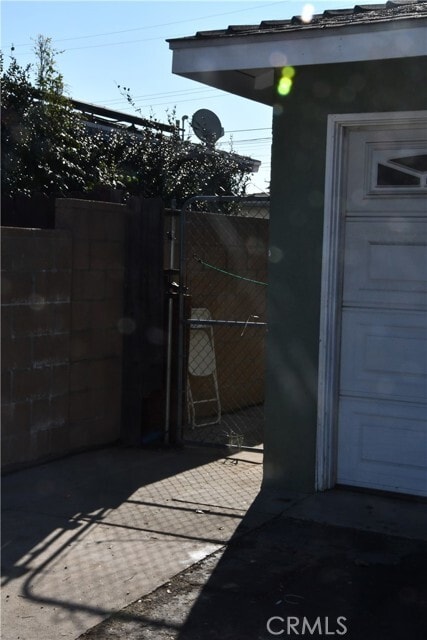 Building Photo - 917 W Flora St