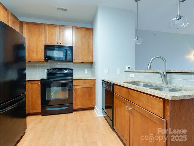Building Photo - 630 Calvert St
