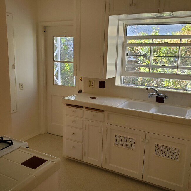 Kitchen - 847 12th St