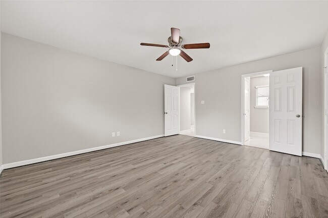 Building Photo - 7739 Antoine Dr