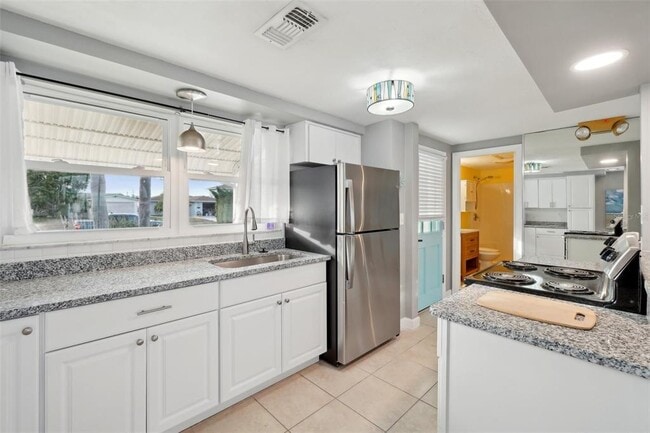 Building Photo - 5102 Blue Heron Dr