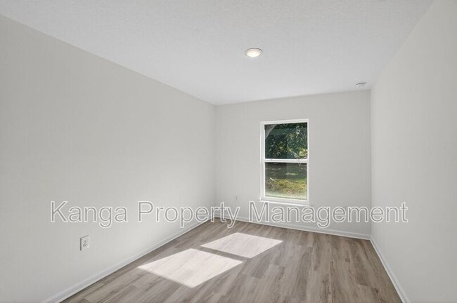 Building Photo - 1115 F Ave