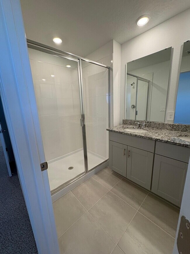 Building Photo - Charming 3-Bedroom Townhome with Private Yard in Clermont