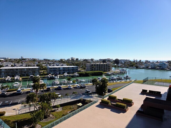 Building Photo - 1 Key Capri