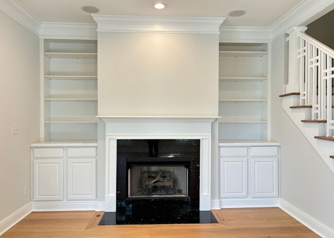 Building Photo - Available 2/1. GORGEOUS 3 BR/2.5 BA Home in Marais in Seaside Farms!