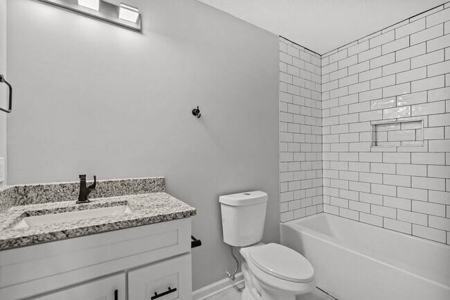 Building Photo - Fully Renovated 3 Bedroom in Southport!