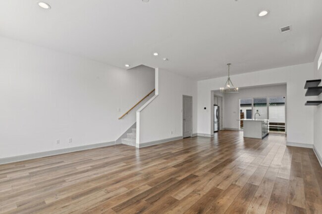 Building Photo - 3132 Wayside Ave