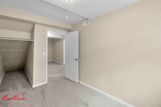 Building Photo - 1190 Pinecone Dr