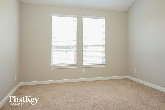 Building Photo - 13605 Northline Lake Dr