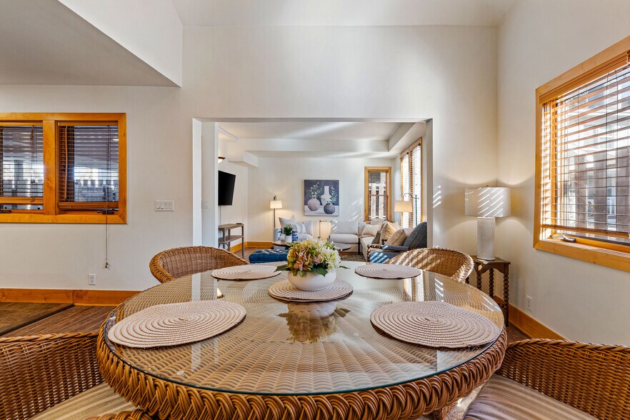 Building Photo - 1488 Park Ave