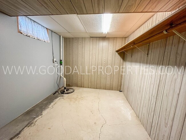 Building Photo - 3 Bedroom, 3 bath Home in West Des Moines!!