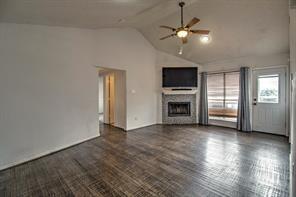 Building Photo - 201 Teakwood Ln