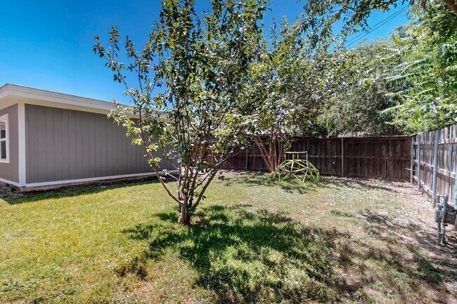 Building Photo - 2949 Hollandale Ln