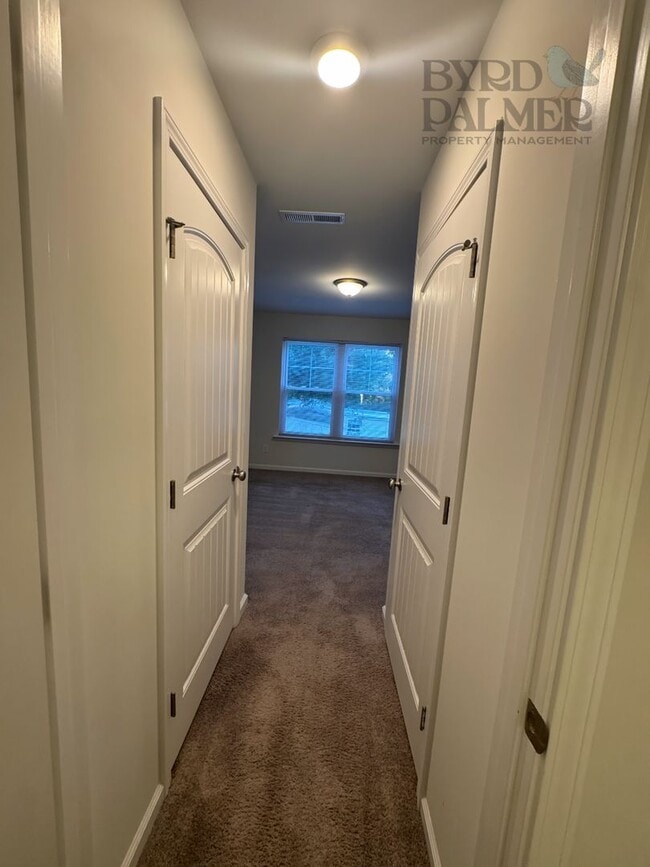 Building Photo - Move in Ready! Easy & Quick move-in process