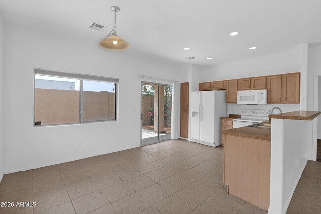 Building Photo - 5820 S 26th Pl