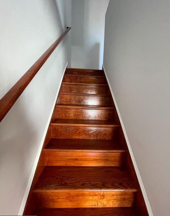 Building Photo - 615 N 11th St