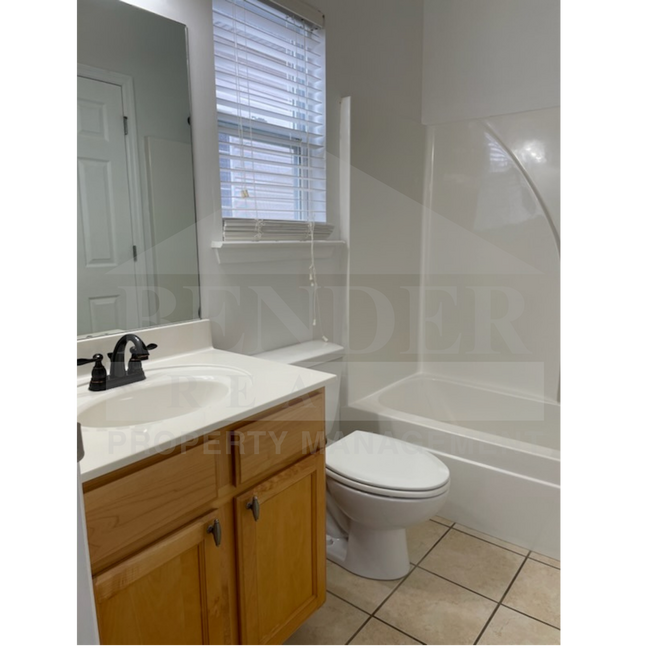 Building Photo - Emmyllie Ct- 130/132