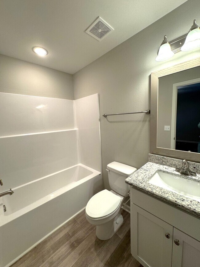 Building Photo - 1954 Evanston Ave