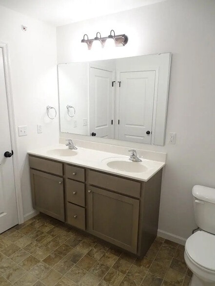 Building Photo - 434 Masonic Dr