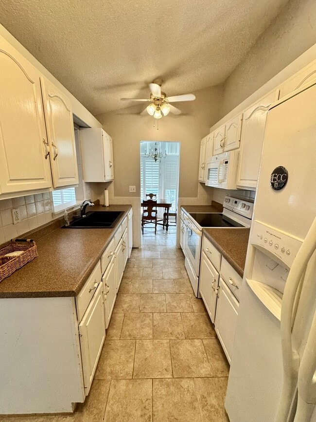 Building Photo - 4316 El Rancho Dr