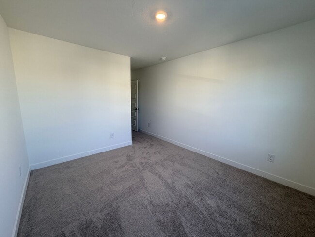 Building Photo - 936 Shadow Dr