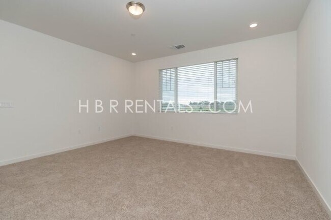 Building Photo - Charming 4-Bed, 3-Bath Home in Lathrop’s T...
