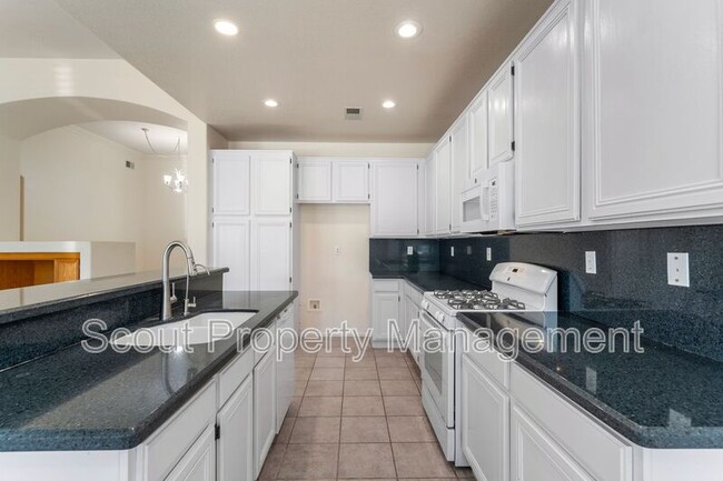 Building Photo - 37775 Amber Ln