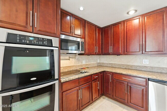 Building Photo - 3519 N 63rd Pl